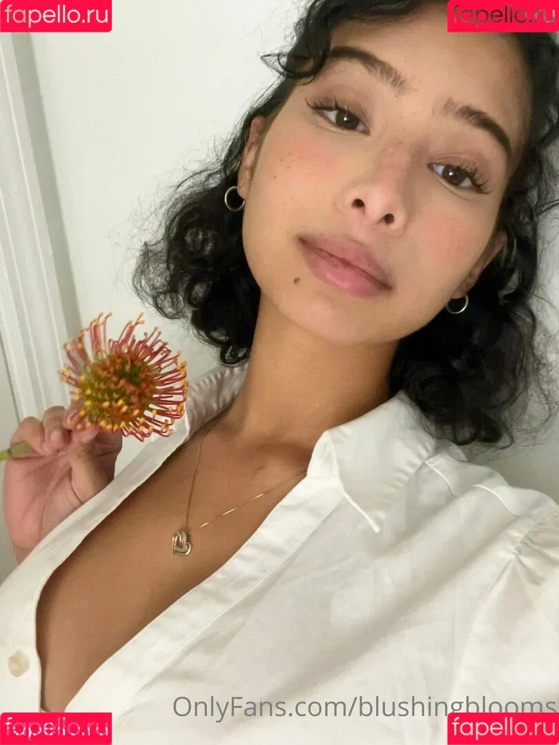 blushingblooms Onlyfans Photo Gallery 