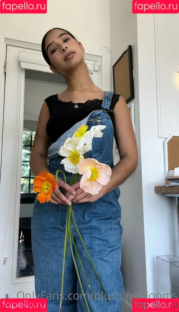blushingblooms Onlyfans Photo Gallery 