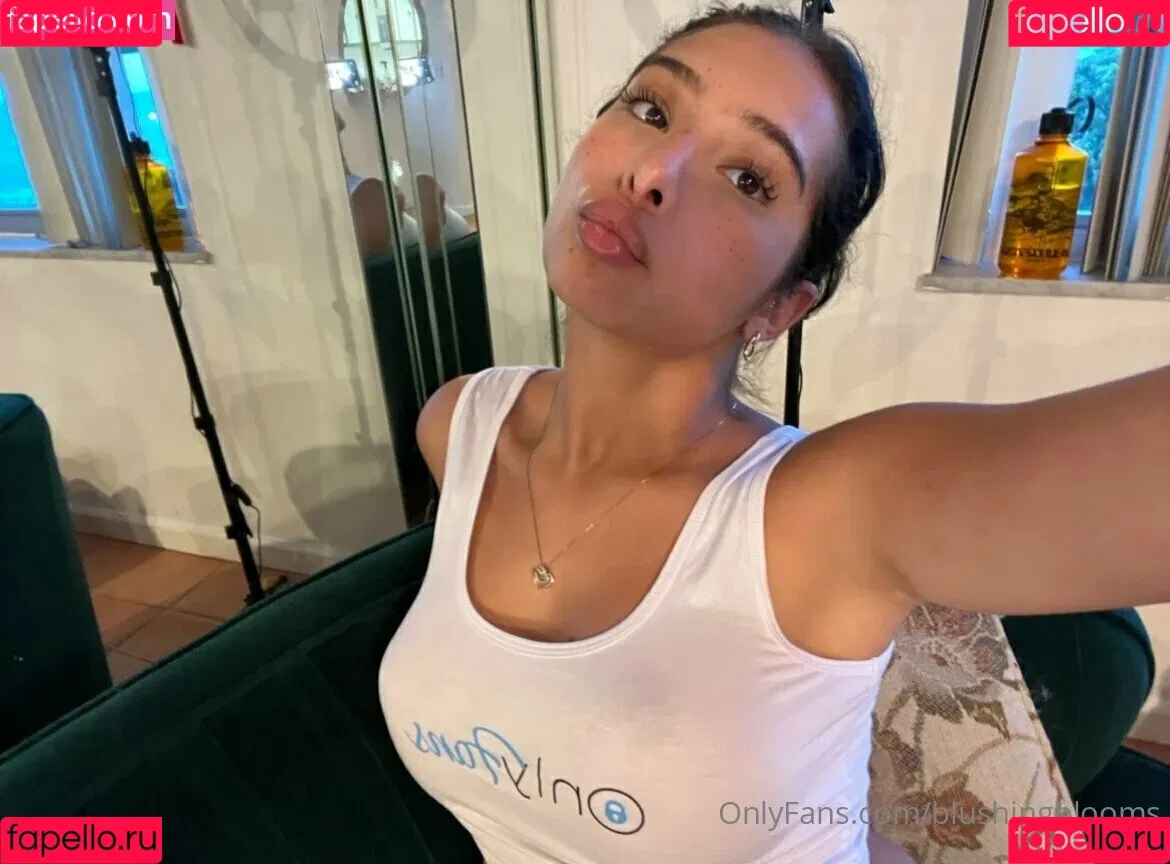 blushingblooms Onlyfans Photo Gallery 