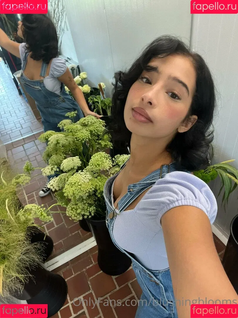 blushingblooms Onlyfans Photo Gallery 