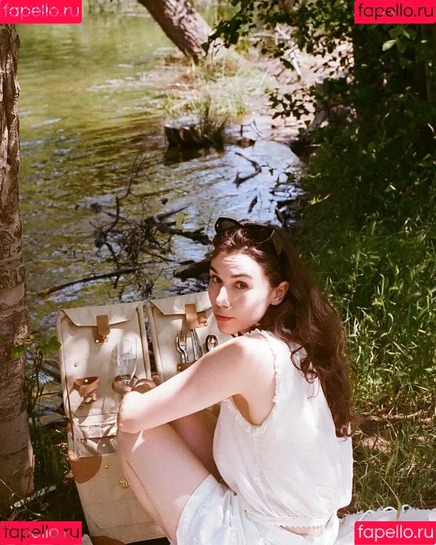 Grace Caroline Currey Onlyfans Photo Gallery 
