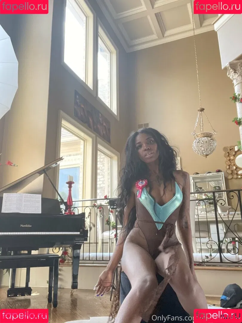 niiathefreak Onlyfans Photo Gallery 
