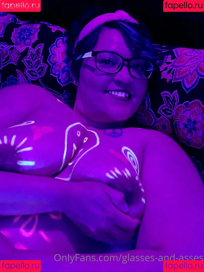 glasses-and-asses Onlyfans Photo Gallery 