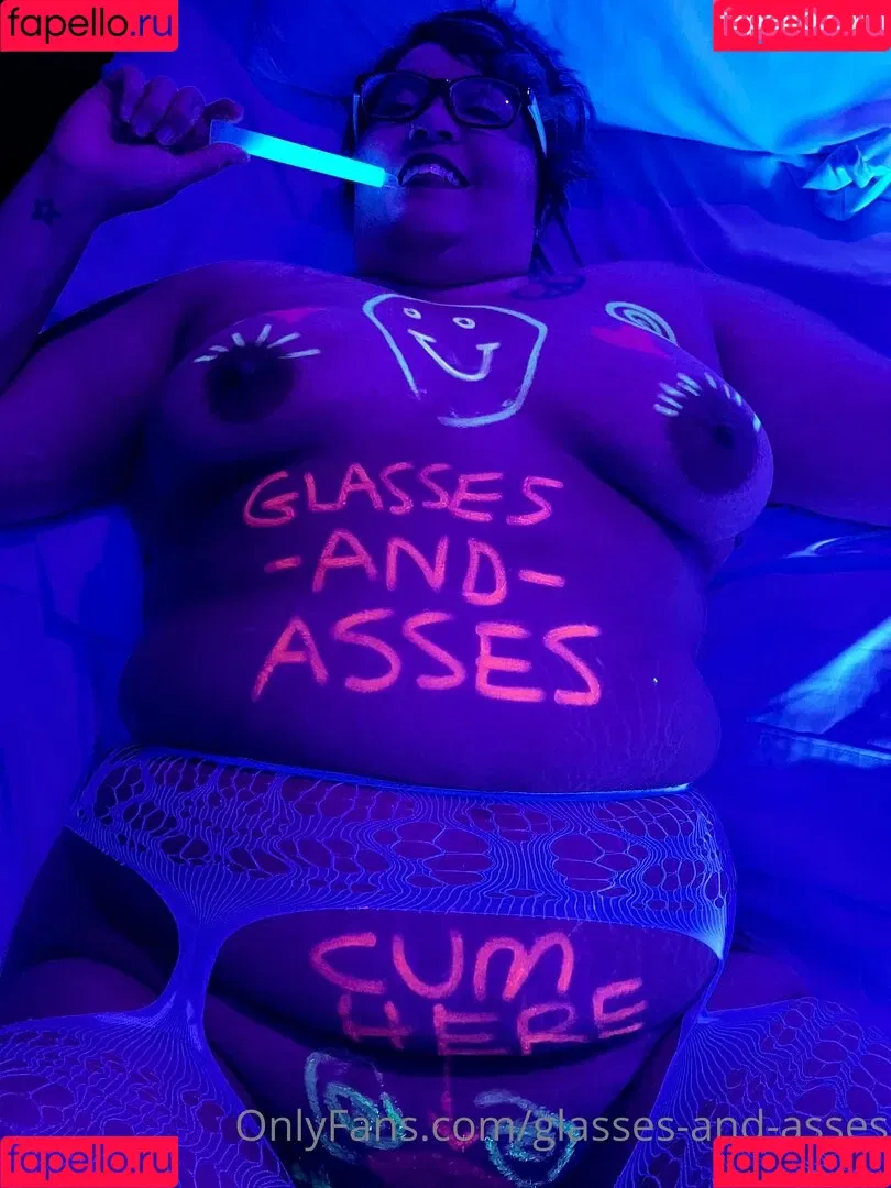 glasses-and-asses Onlyfans Photo Gallery 