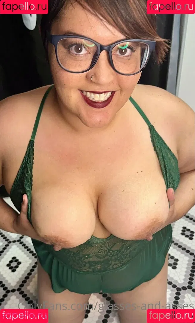 glasses-and-asses Onlyfans Photo Gallery 