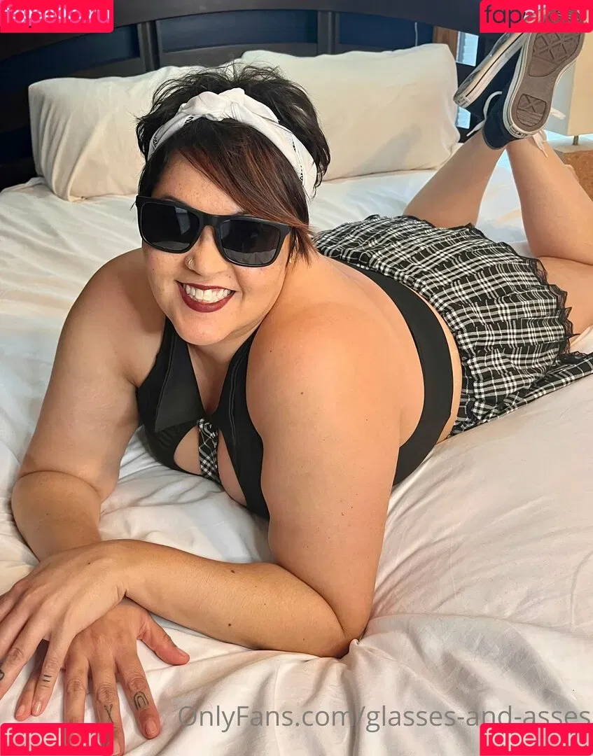 glasses-and-asses Onlyfans Photo Gallery 