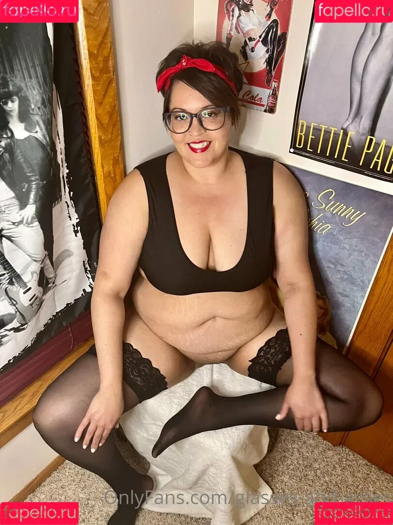 glasses-and-asses Onlyfans Photo Gallery 