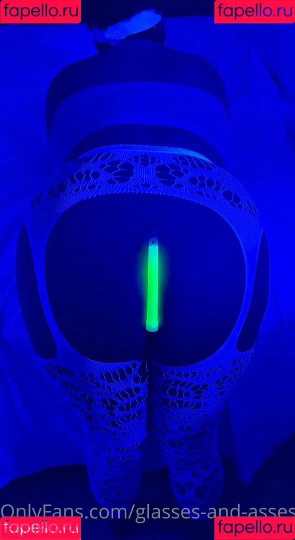 glasses-and-asses Onlyfans Photo Gallery 