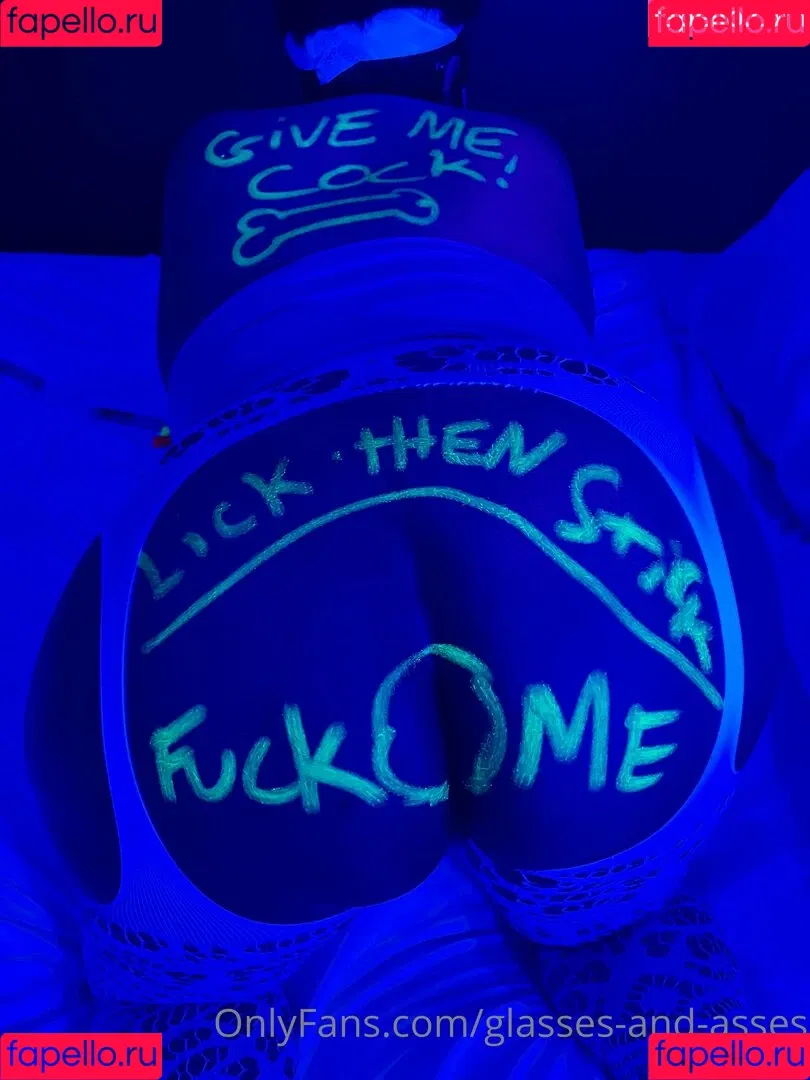 glasses-and-asses Onlyfans Photo Gallery 
