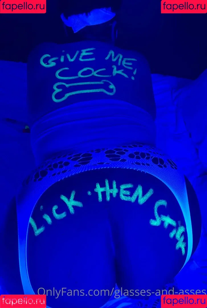 glasses-and-asses Onlyfans Photo Gallery 