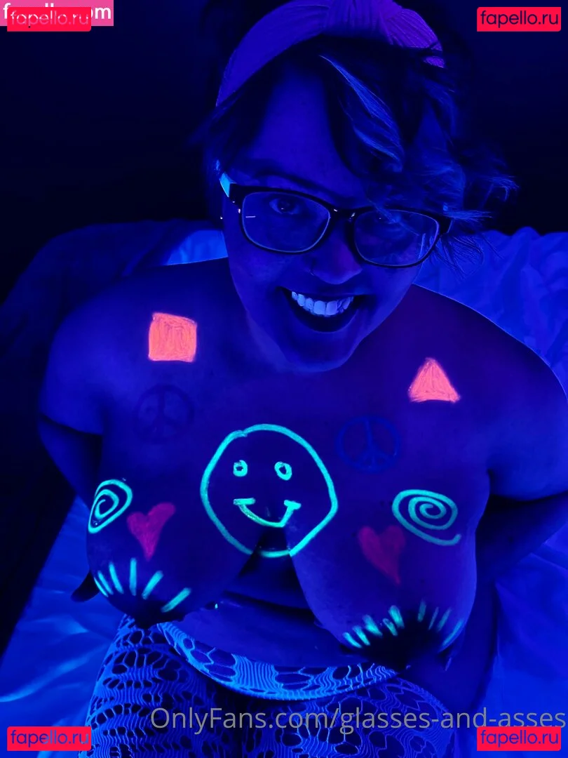 glasses-and-asses Onlyfans Photo Gallery 