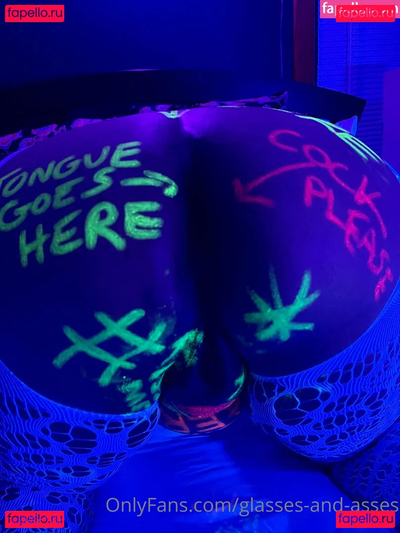 glasses-and-asses Onlyfans Photo Gallery 