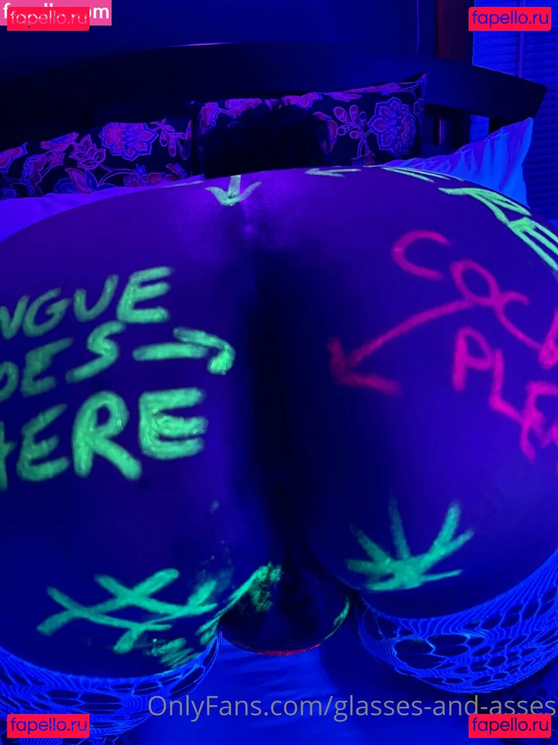 glasses-and-asses Onlyfans Photo Gallery 