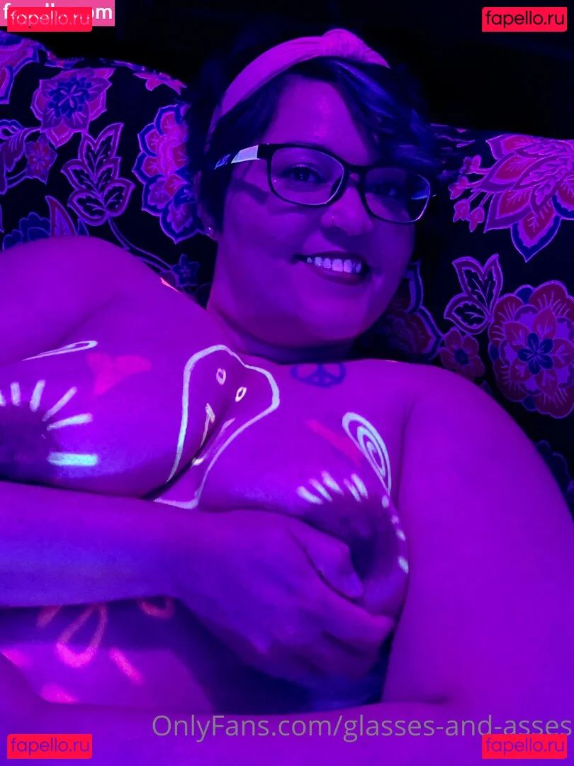 glasses-and-asses Onlyfans Photo Gallery 