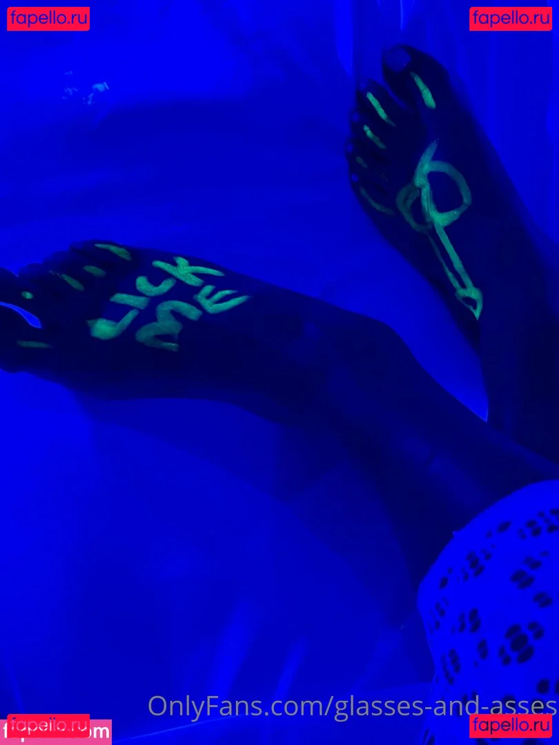 glasses-and-asses Onlyfans Photo Gallery 