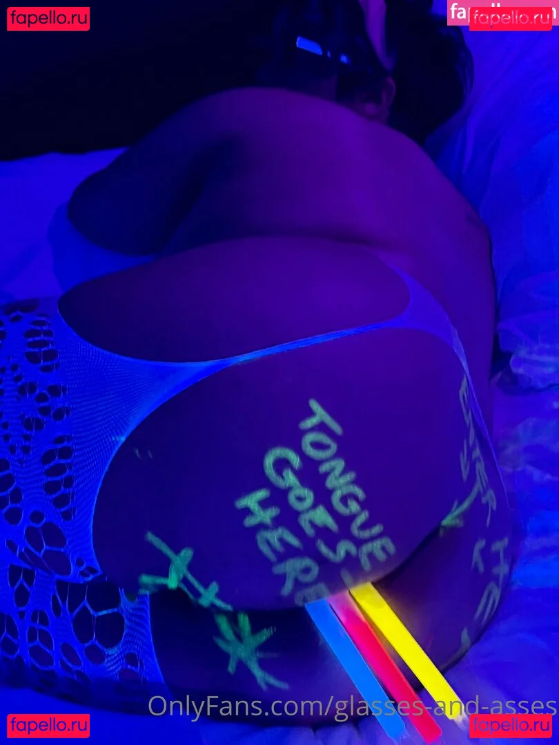 glasses-and-asses Onlyfans Photo Gallery 