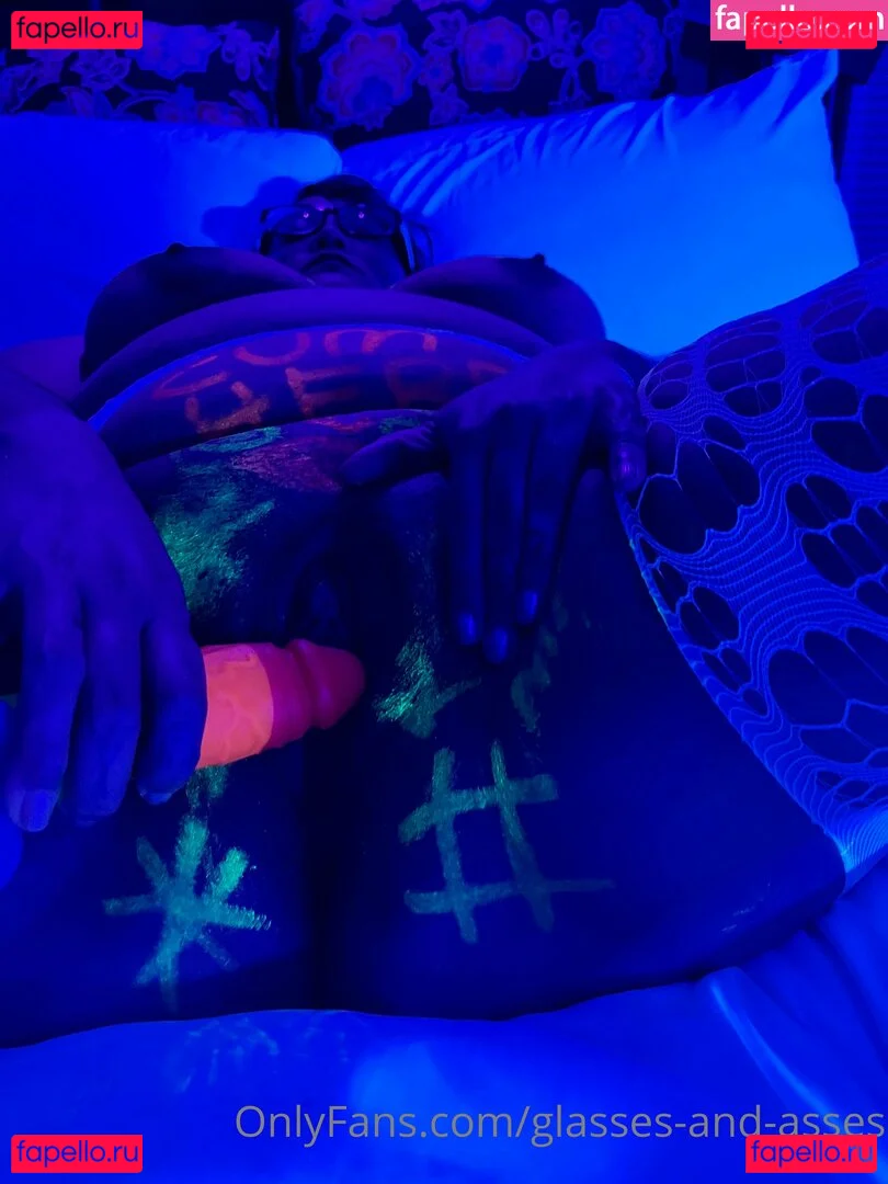 glasses-and-asses Onlyfans Photo Gallery 