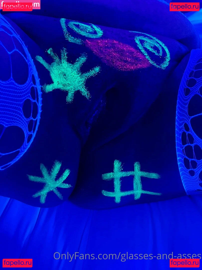 glasses-and-asses Onlyfans Photo Gallery 