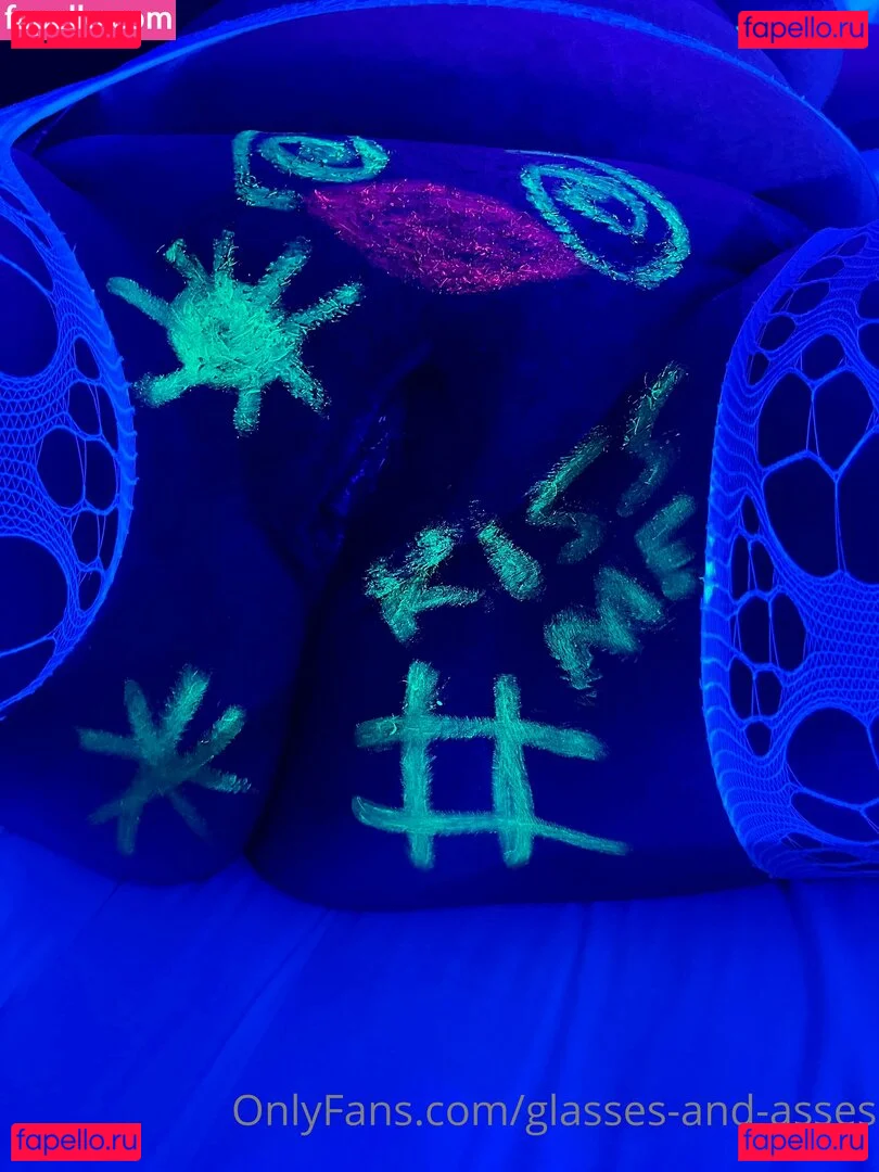 glasses-and-asses Onlyfans Photo Gallery 