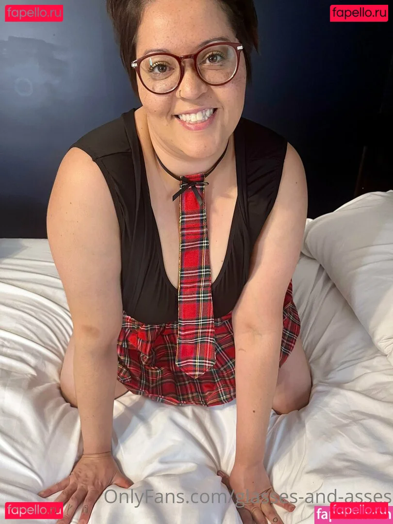 glasses-and-asses Onlyfans Photo Gallery 