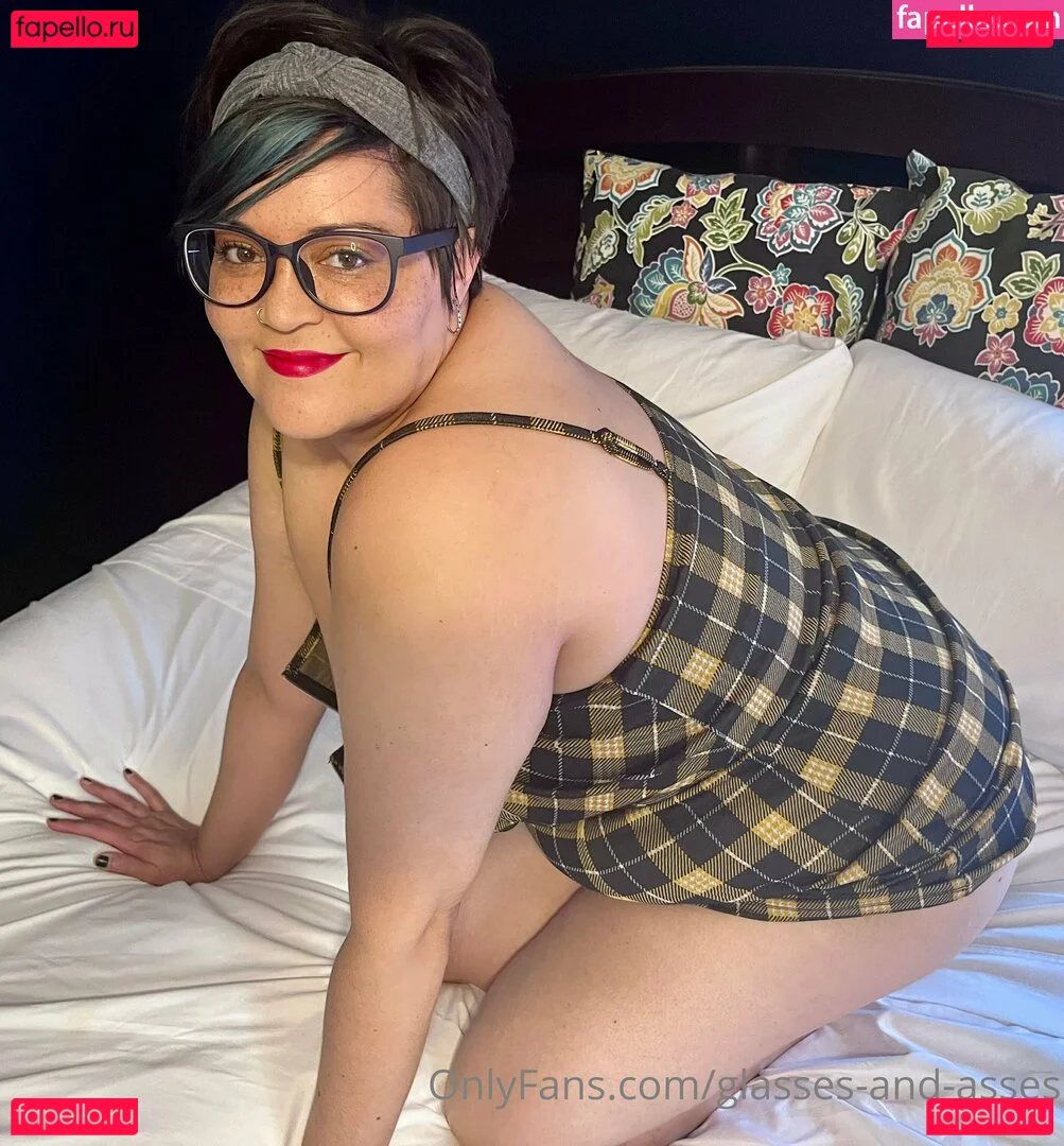 glasses-and-asses Onlyfans Photo Gallery 