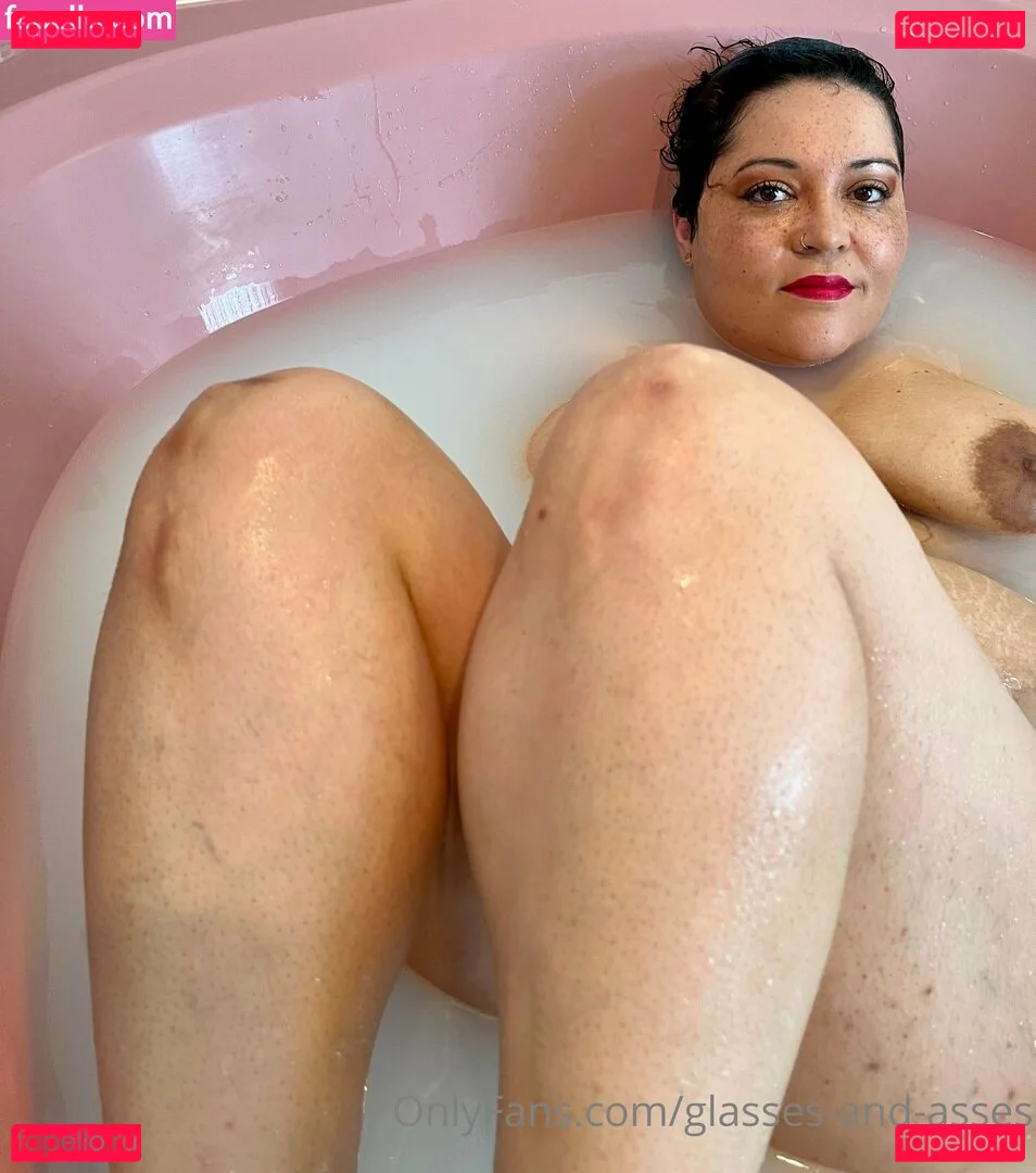 glasses-and-asses Onlyfans Photo Gallery 