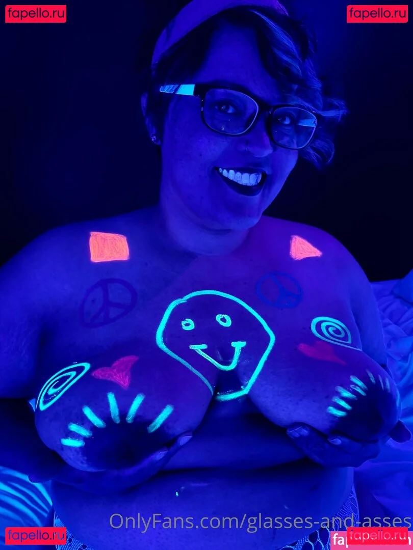 glasses-and-asses Onlyfans Photo Gallery 