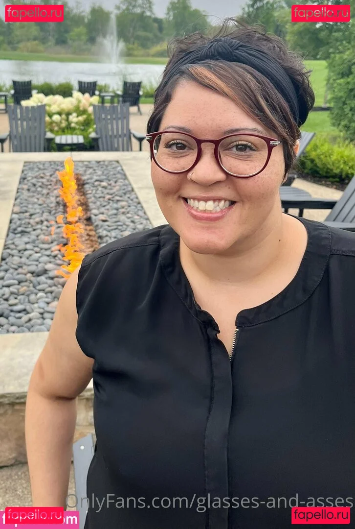 glasses-and-asses Onlyfans Photo Gallery 