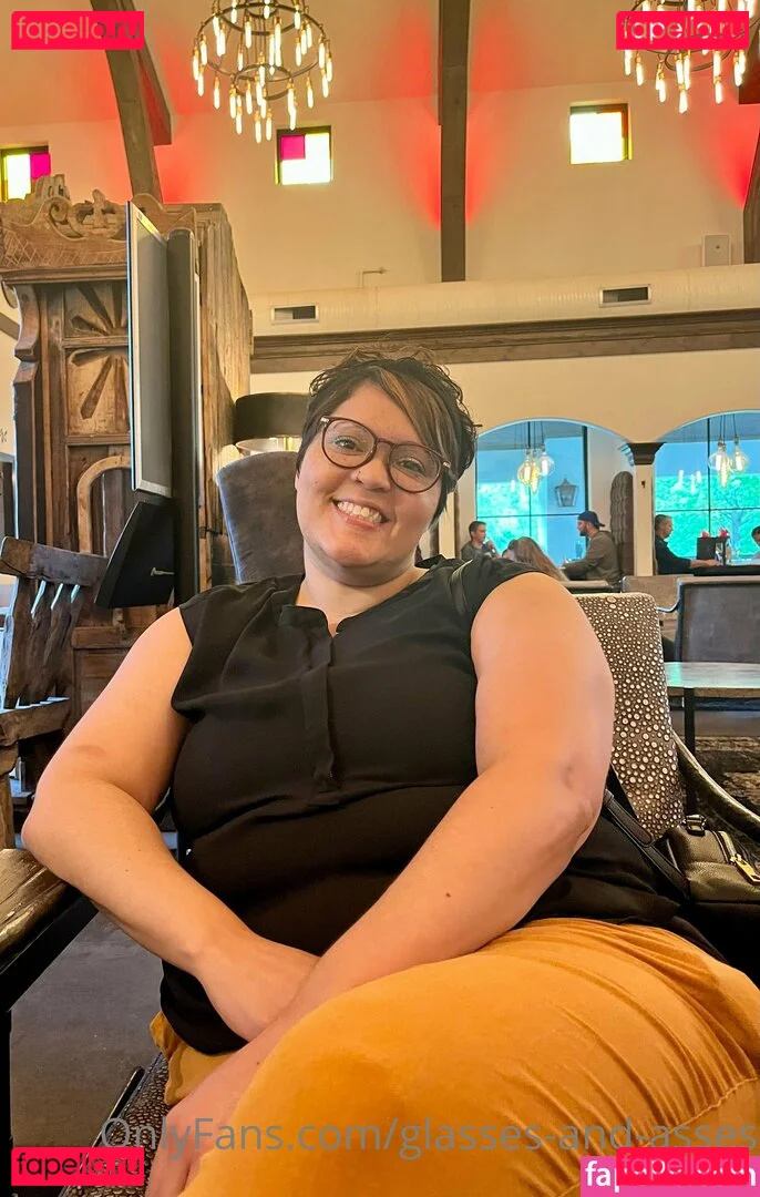 glasses-and-asses Onlyfans Photo Gallery 