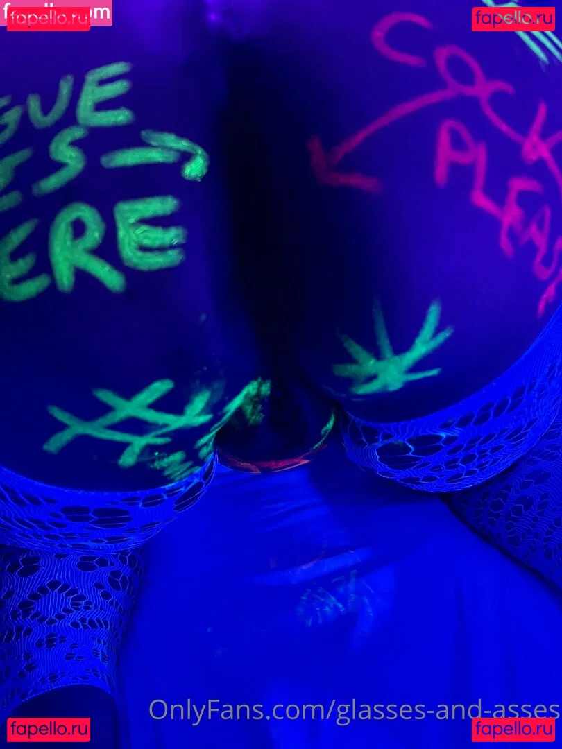 glasses-and-asses Onlyfans Photo Gallery 