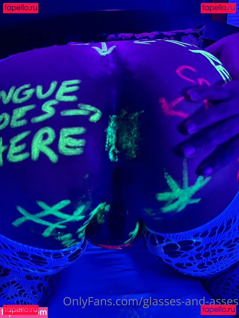 glasses-and-asses Onlyfans Photo Gallery 