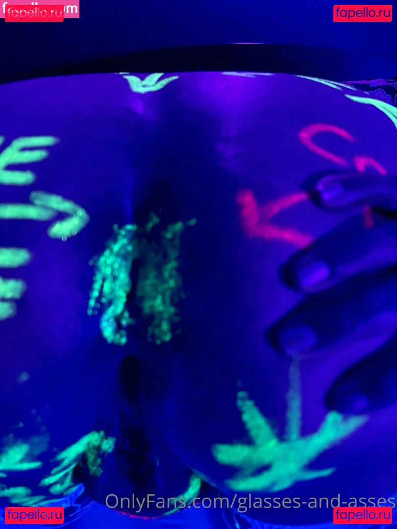 glasses-and-asses Onlyfans Photo Gallery 