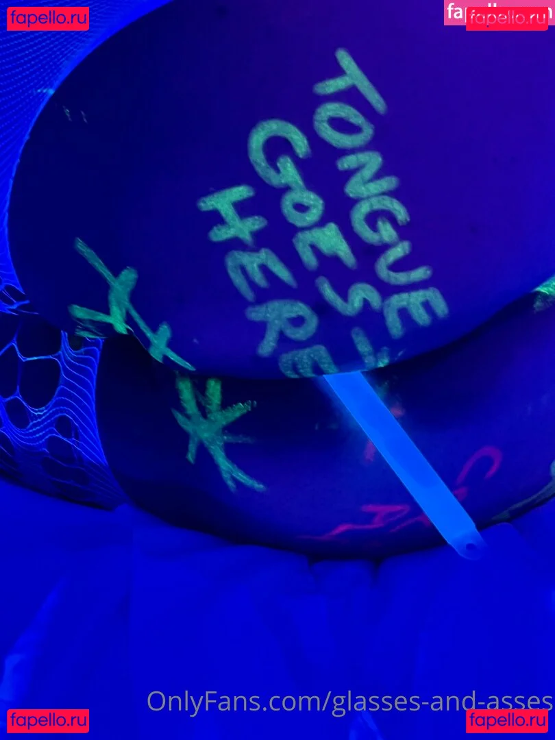 glasses-and-asses Onlyfans Photo Gallery 