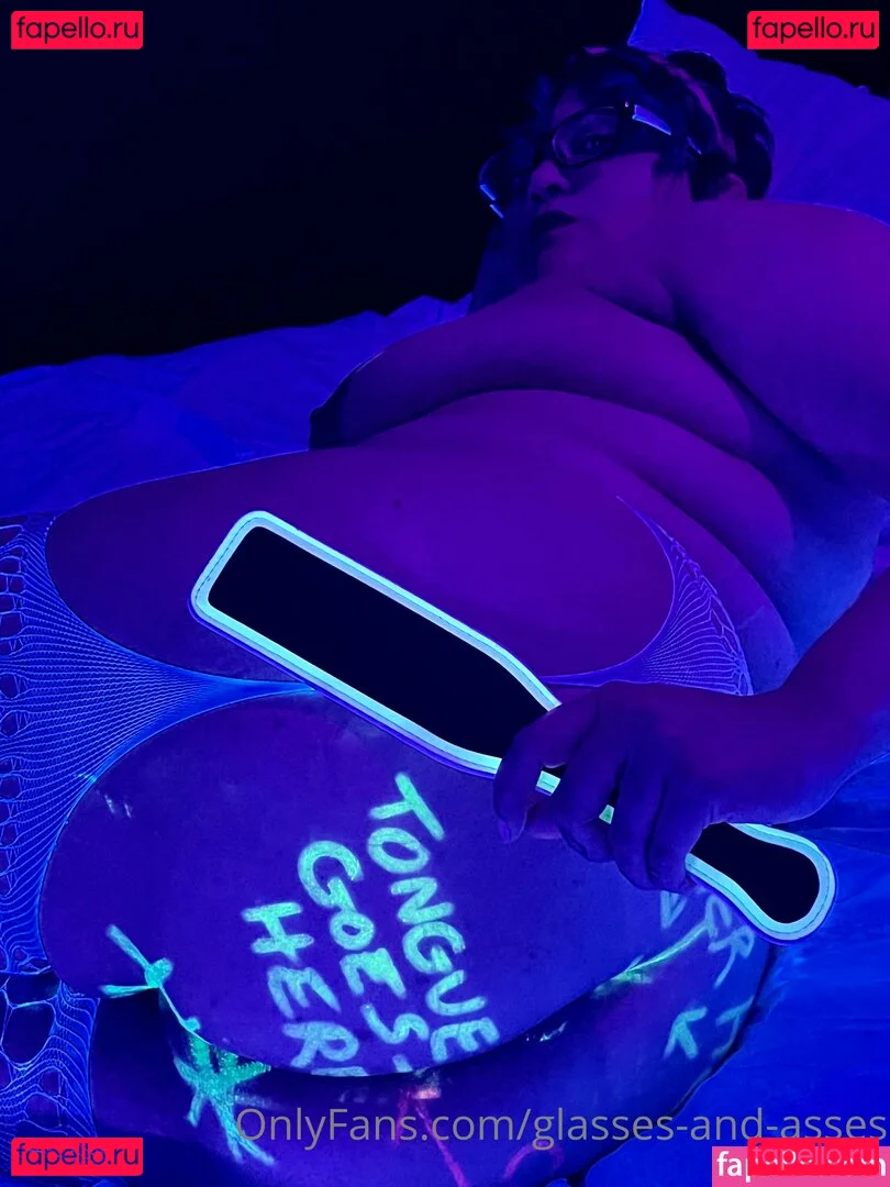 glasses-and-asses Onlyfans Photo Gallery 
