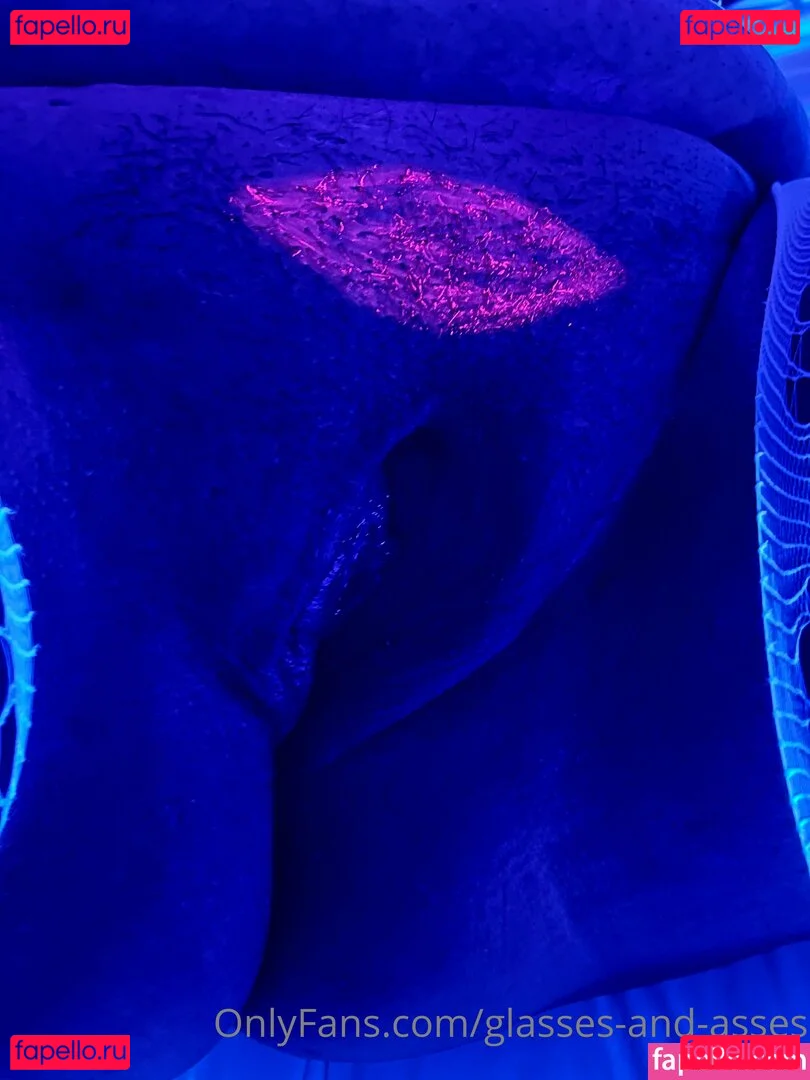 glasses-and-asses Onlyfans Photo Gallery 