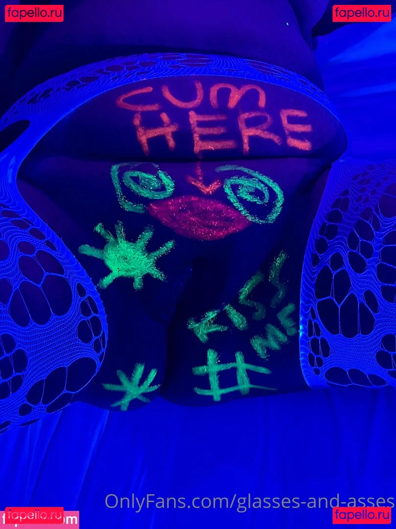 glasses-and-asses Onlyfans Photo Gallery 