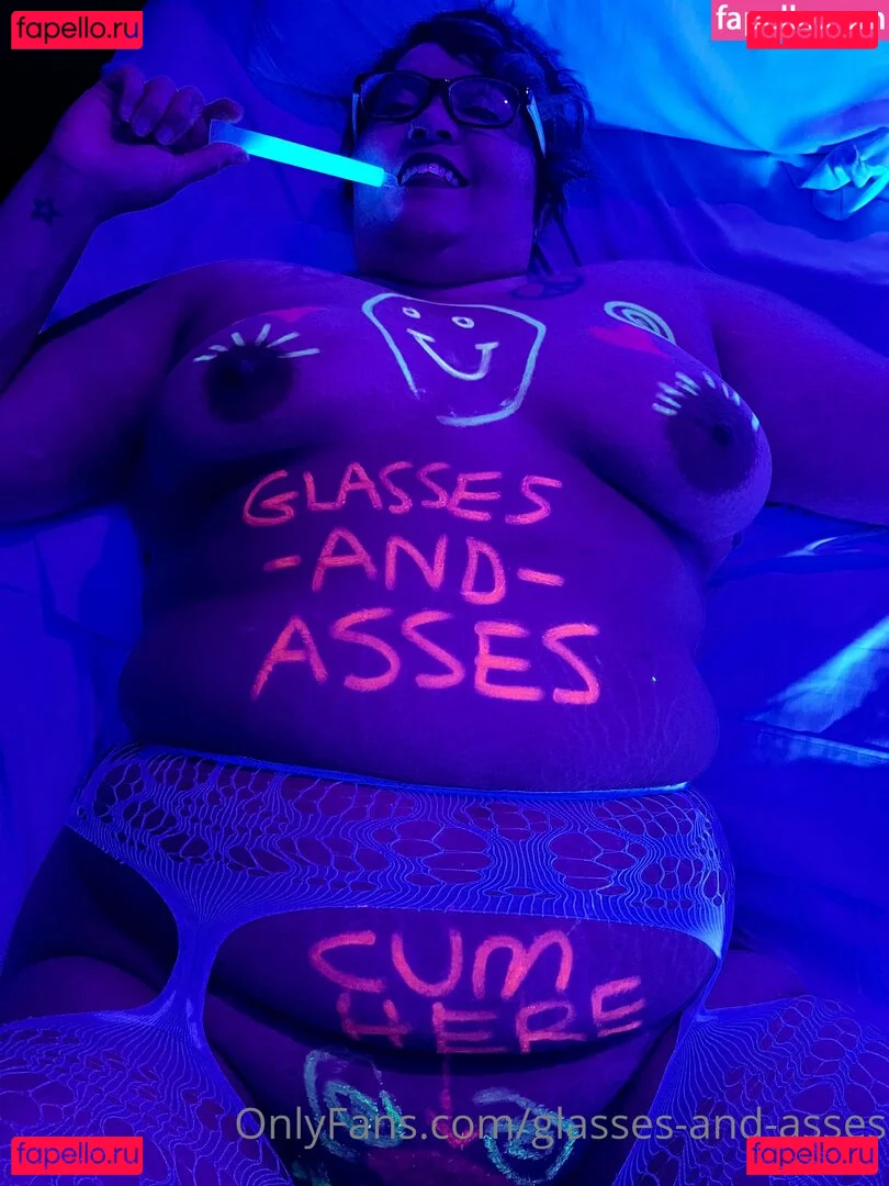 glasses-and-asses Onlyfans Photo Gallery 