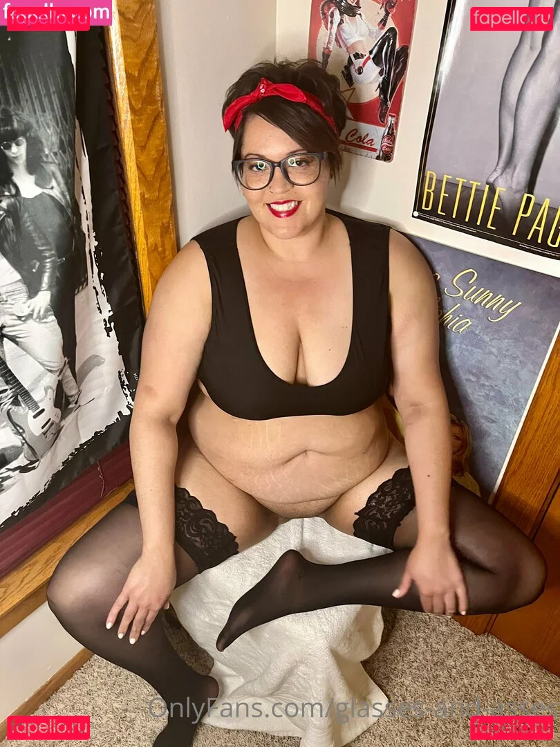glasses-and-asses Onlyfans Photo Gallery 