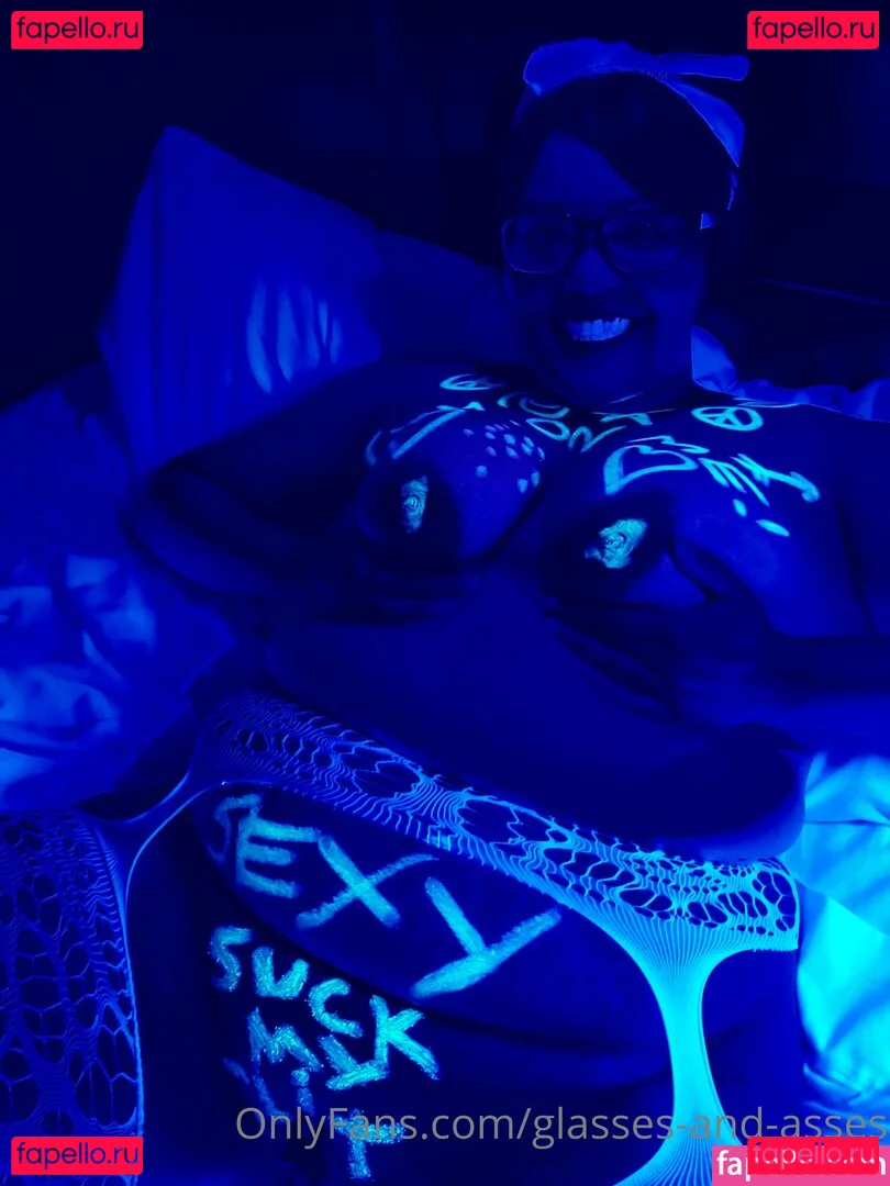 glasses-and-asses Onlyfans Photo Gallery 