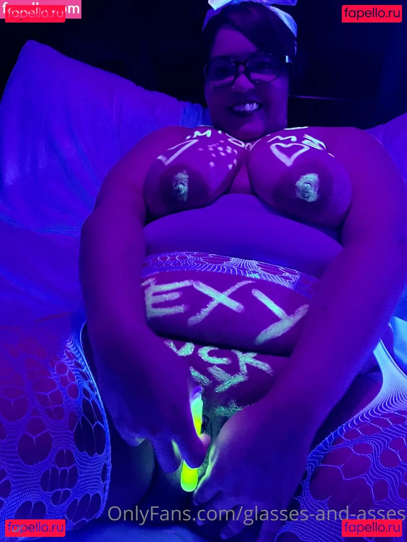 glasses-and-asses Onlyfans Photo Gallery 