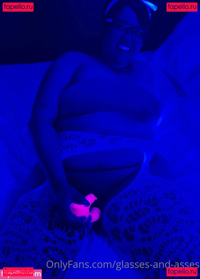 glasses-and-asses Onlyfans Photo Gallery 