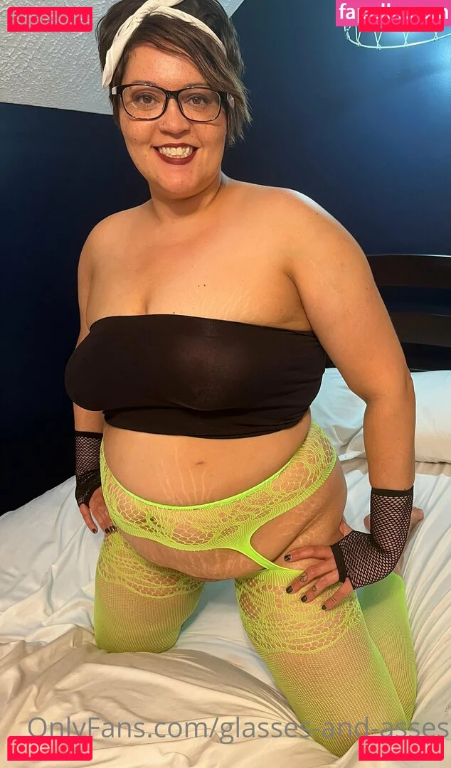 glasses-and-asses Onlyfans Photo Gallery 