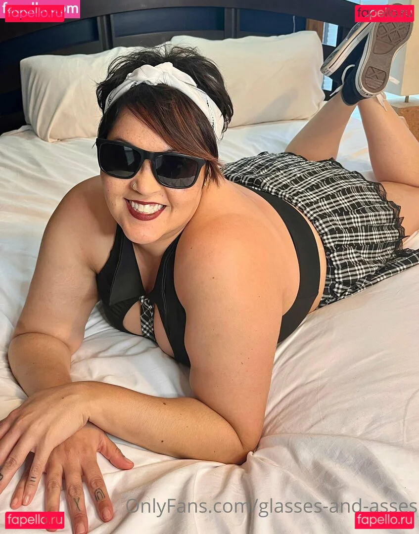 glasses-and-asses Onlyfans Photo Gallery 