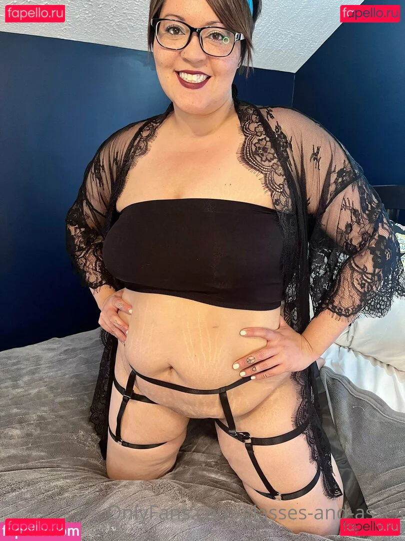 glasses-and-asses Onlyfans Photo Gallery 