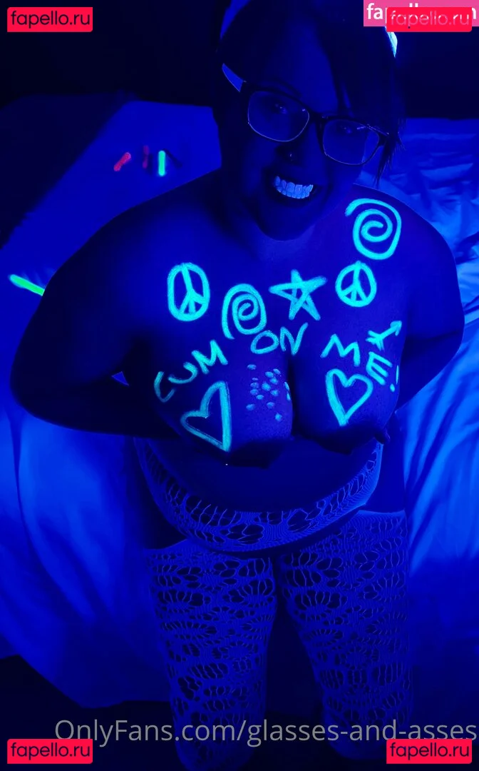 glasses-and-asses Onlyfans Photo Gallery 