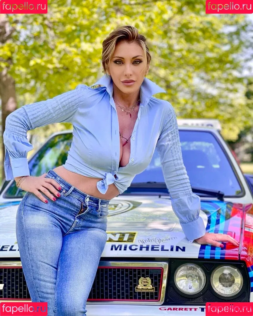Sabrina Salerno Onlyfans Photo Gallery 