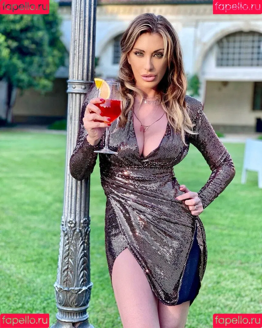 Sabrina Salerno Onlyfans Photo Gallery 