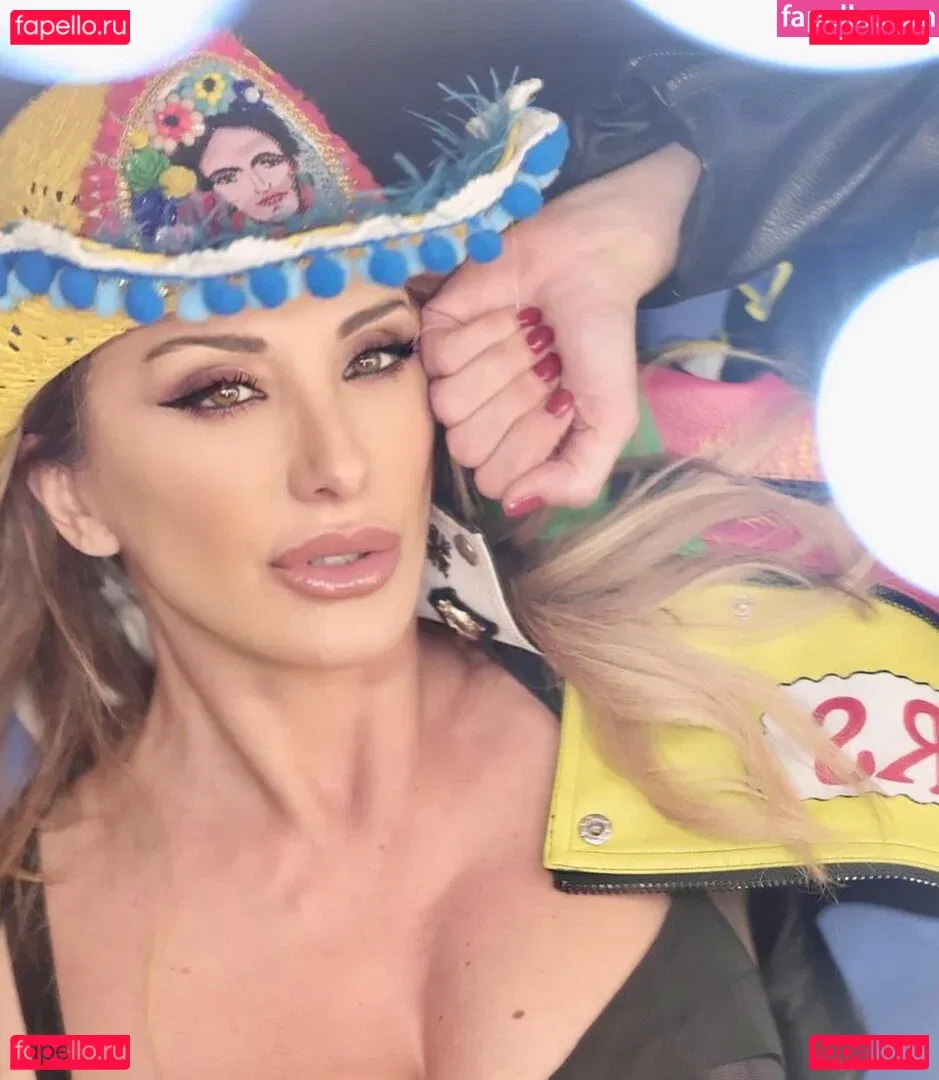 Sabrina Salerno Onlyfans Photo Gallery 