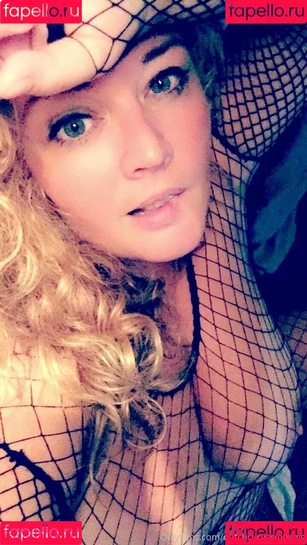 dutchcurvesinheels Onlyfans Photo Gallery 