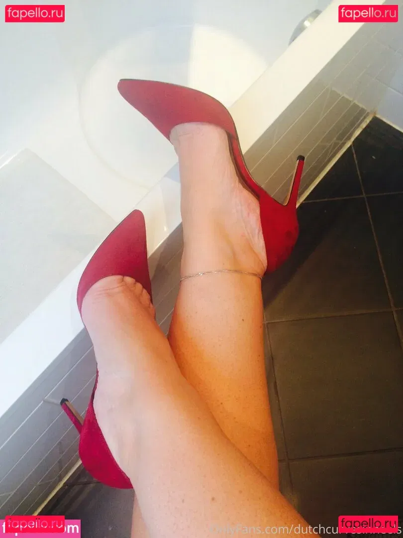dutchcurvesinheels Onlyfans Photo Gallery 